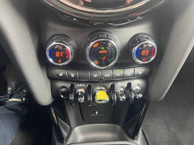 MINI Cooper SE Essential 3d