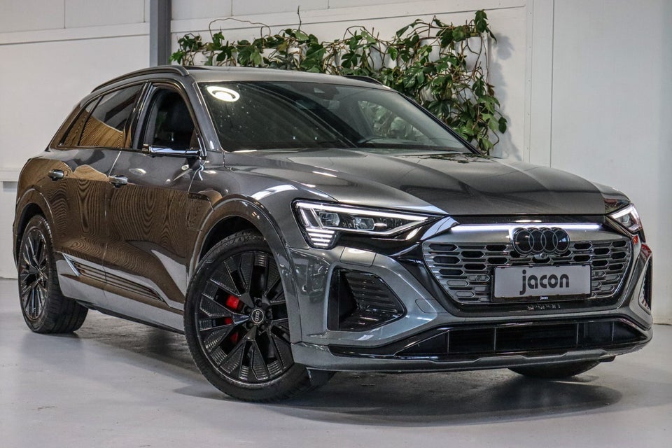 Audi Q8 e-tron 55 S-line quattro 5d