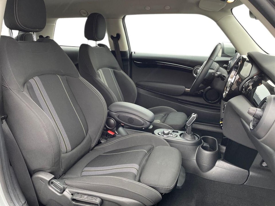 MINI Cooper SE Essential 3d