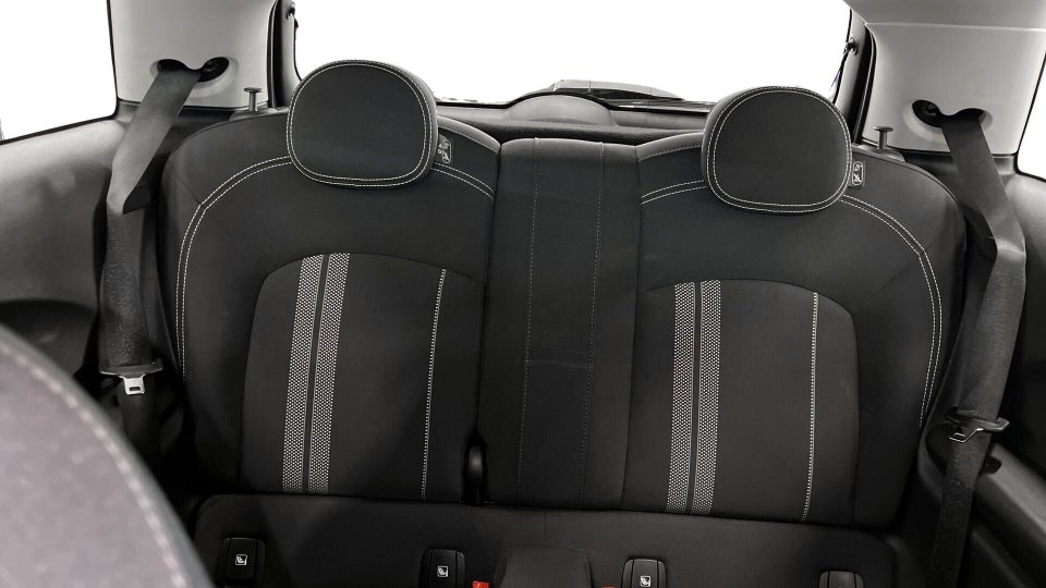 MINI Cooper SE Essential 3d