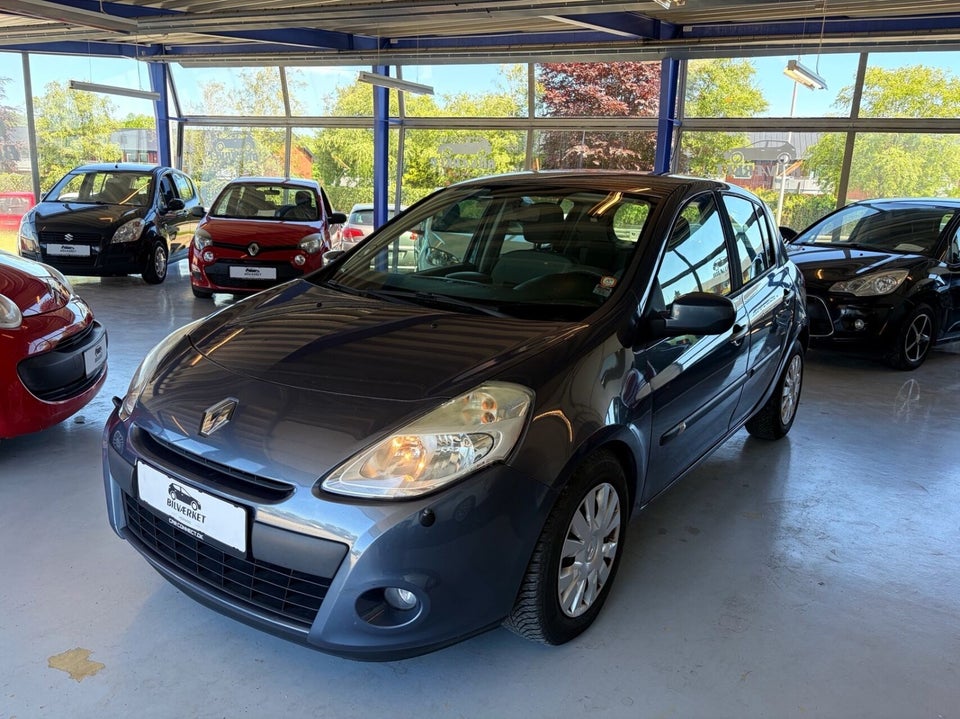 Renault Clio III 1,2 16V Authentique 5d