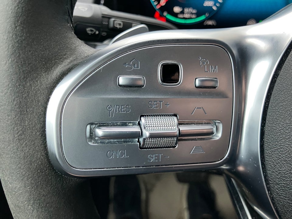 Mercedes EQB250 AMG Line 5d