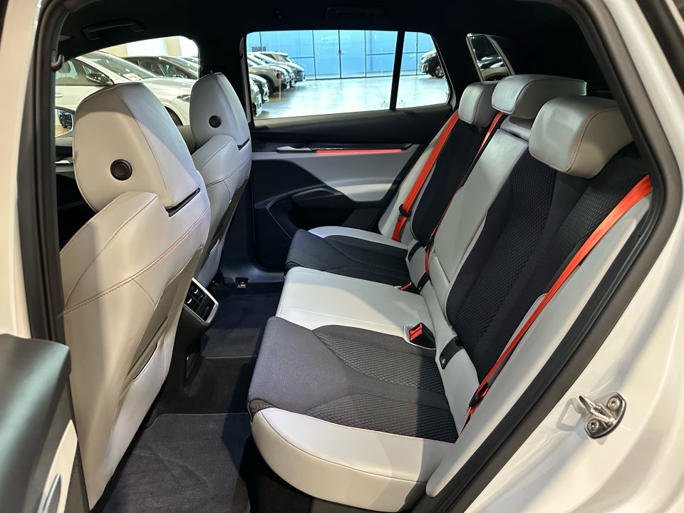 Skoda Elroq 85 iV Lodge 5d