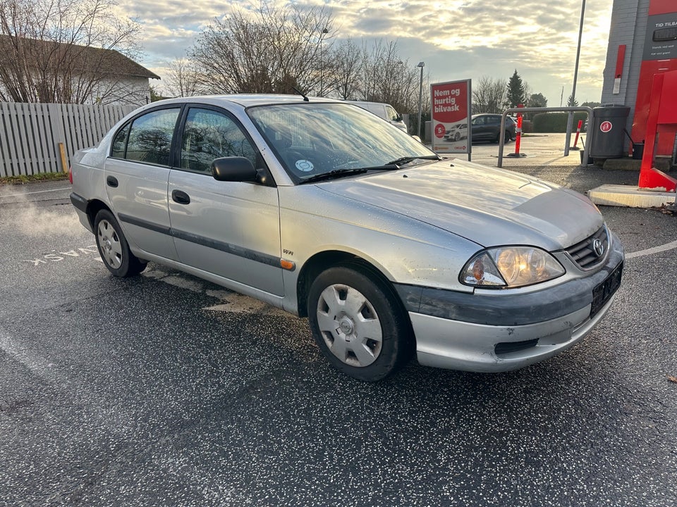 Toyota Avensis 1,6 Terra 4d