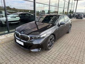 BMW i5, modelår 2024, 14,000 km