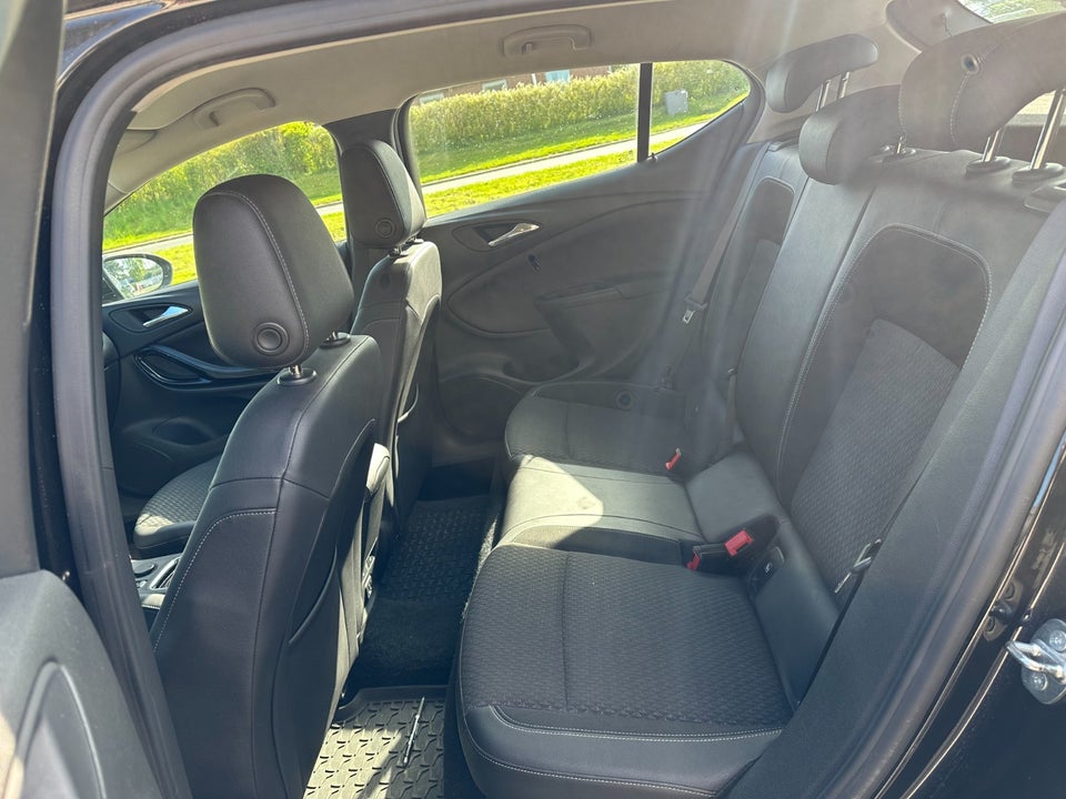 Opel Astra 1,6 T 200 Dynamic 5d