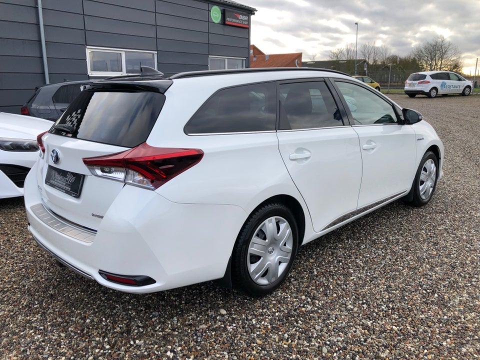 Toyota Auris 1,8 Hybrid Selected Touring Sports CVT 5d