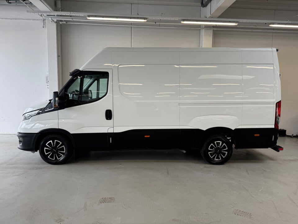 Iveco Daily 2,3 35S16 12m³ Van AG8