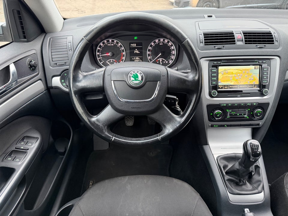 Skoda Octavia 1,6 TDi 105 Ambiente Combi 5d