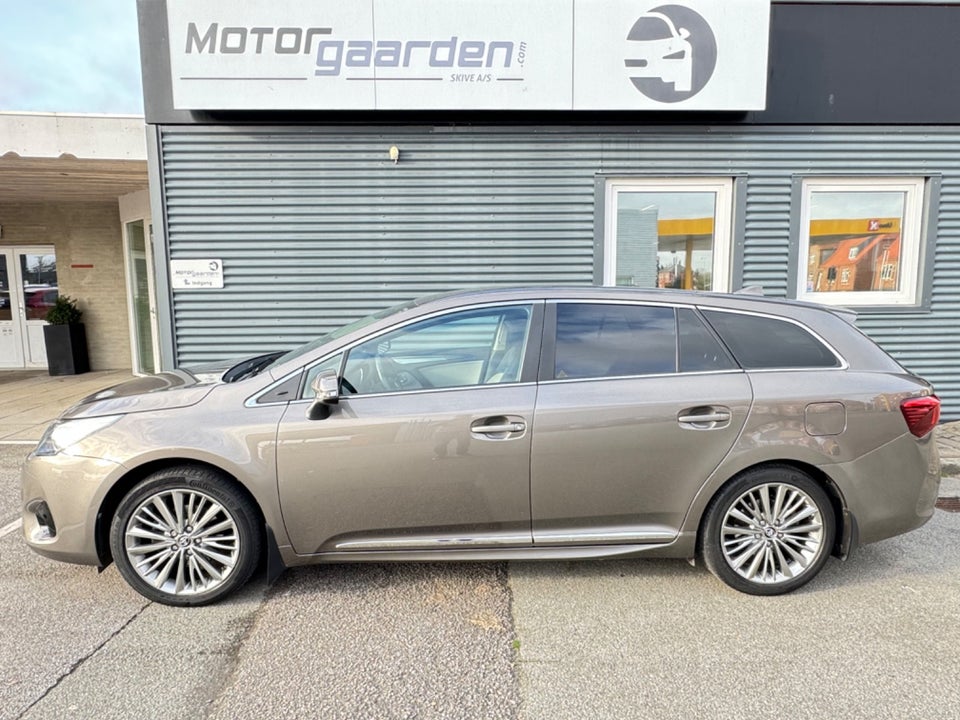 Toyota Avensis 1,8 VVT-i T2 Premium Touring Sports 5d