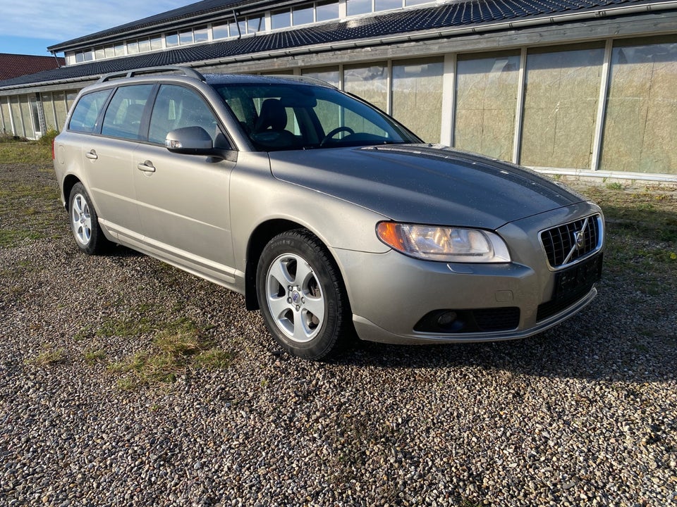 Volvo V70 2,5 T Momentum aut. 5d