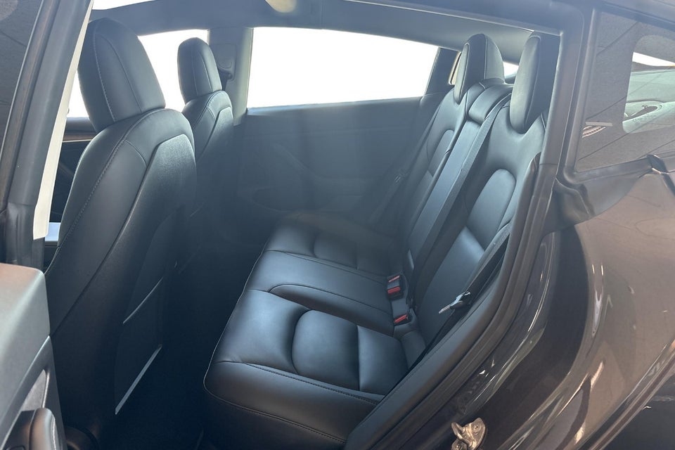 Tesla Model 3 Standard Range+ RWD 4d