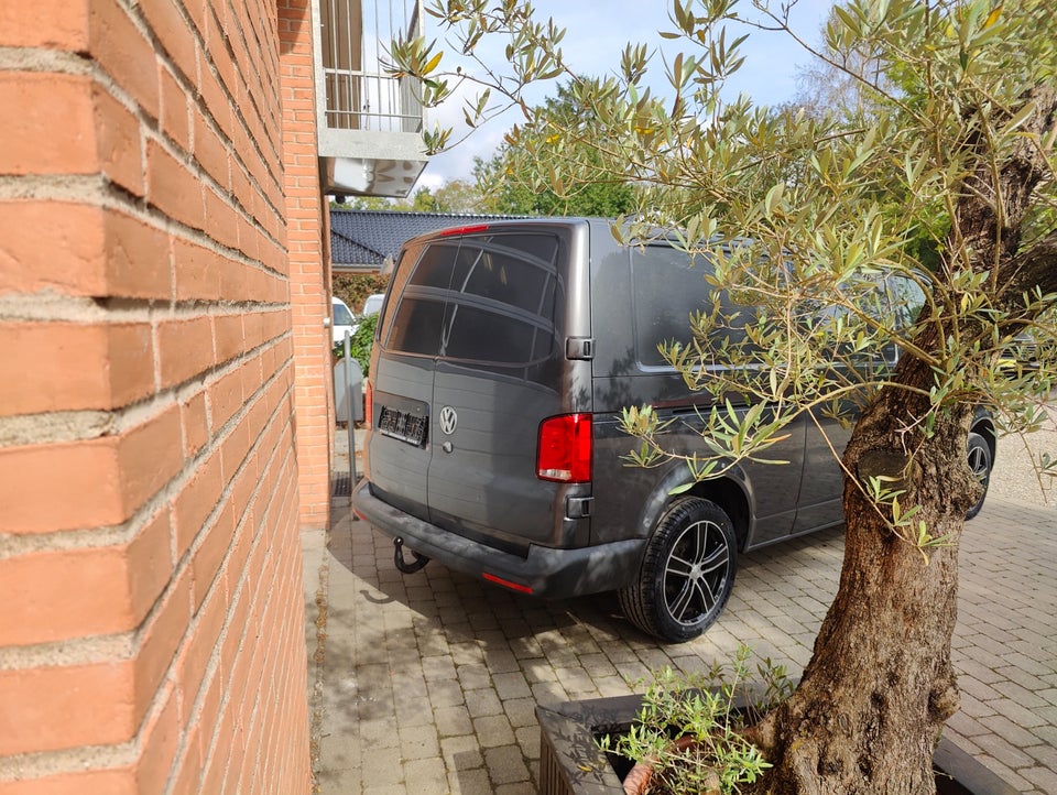 VW Transporter 2,0 TDi 150 Kassevogn DSG lang