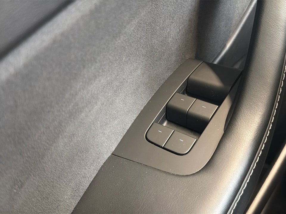 Tesla Model 3 RWD 4d