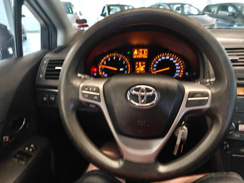 Toyota Avensis 1,6 VVT-i T1 stc. 5d