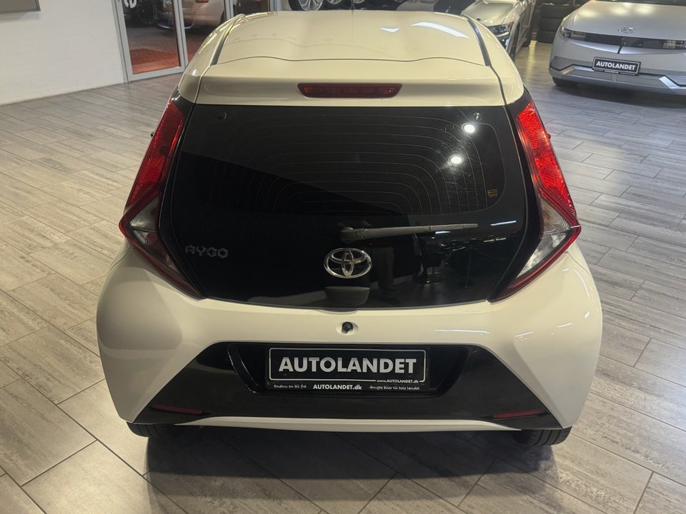 Toyota Aygo 1,0 VVT-i x-plore x-shift 5d