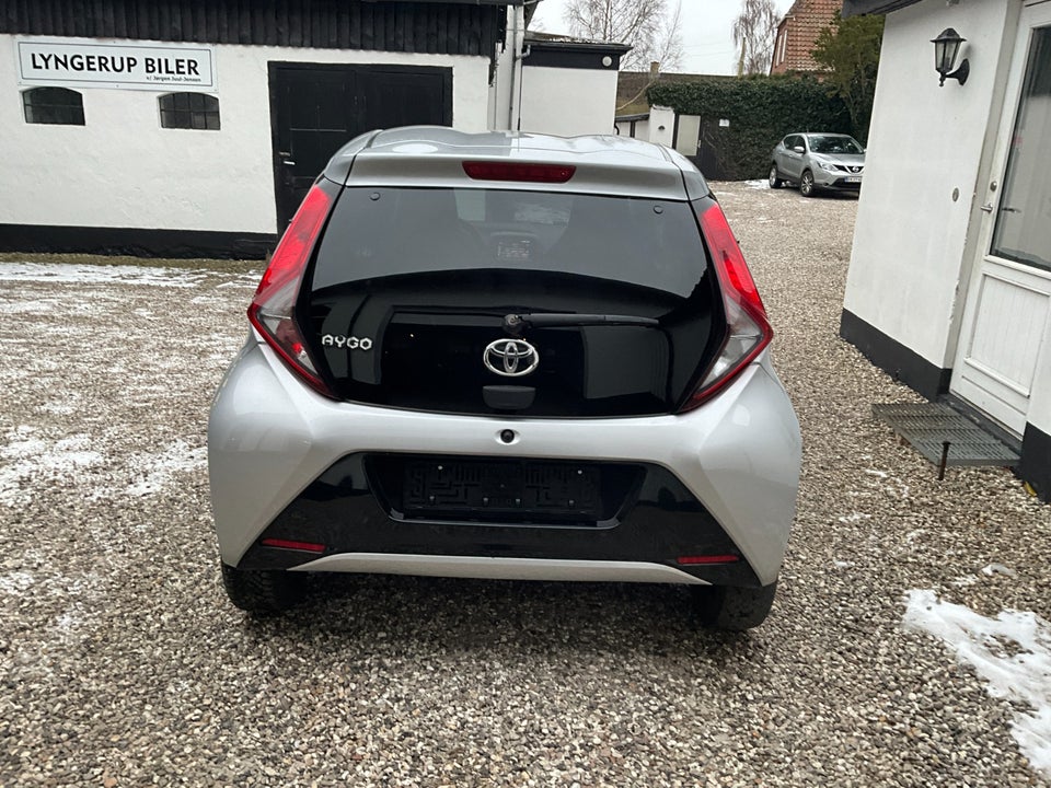Toyota Aygo 1,0 VVT-i x-pose x-shift 5d