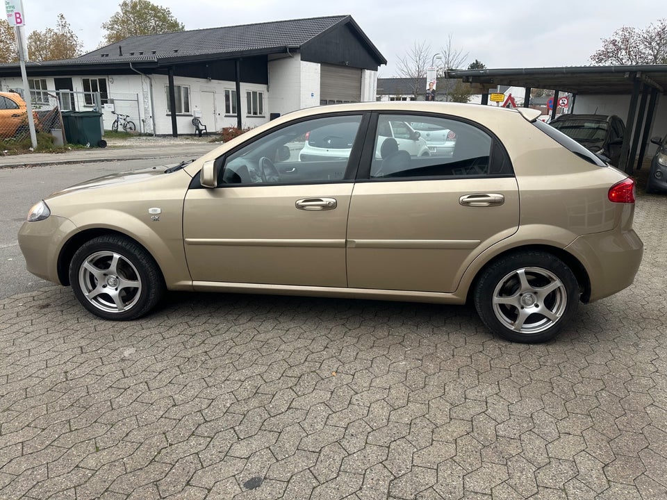 Chevrolet Lacetti 1,6 SX 5d
