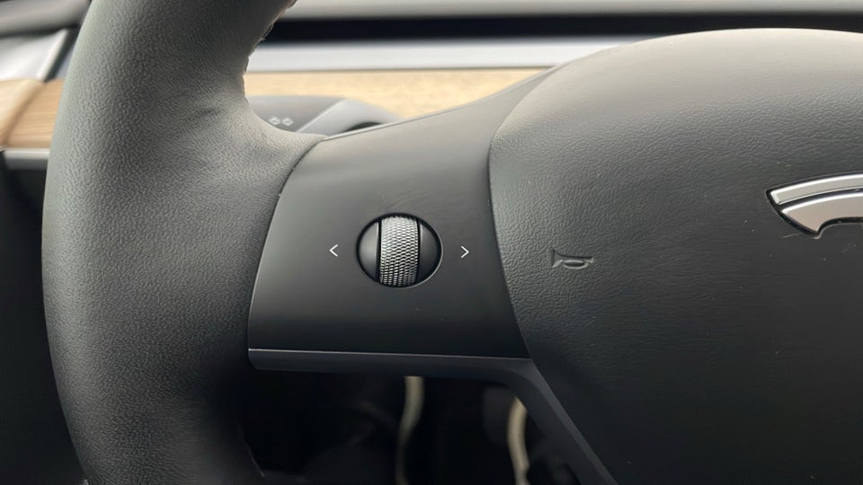 Tesla Model Y Long Range AWD 5d