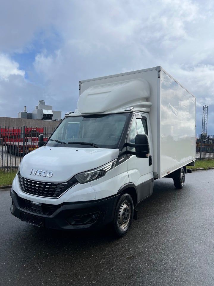 Iveco Daily 3,0 35S18 Box m/lift AG8 2d