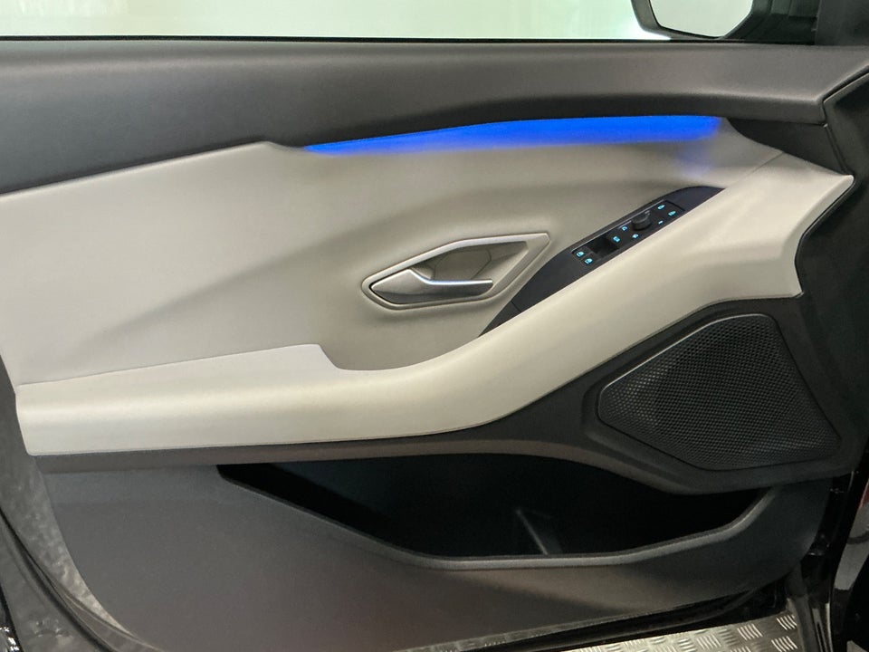 Ford Explorer 82 Premium Extended Range 5d