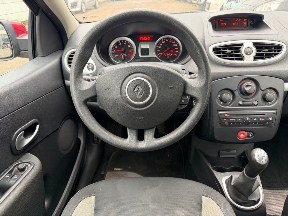Renault Clio III 1,2 16V Advantage 5d