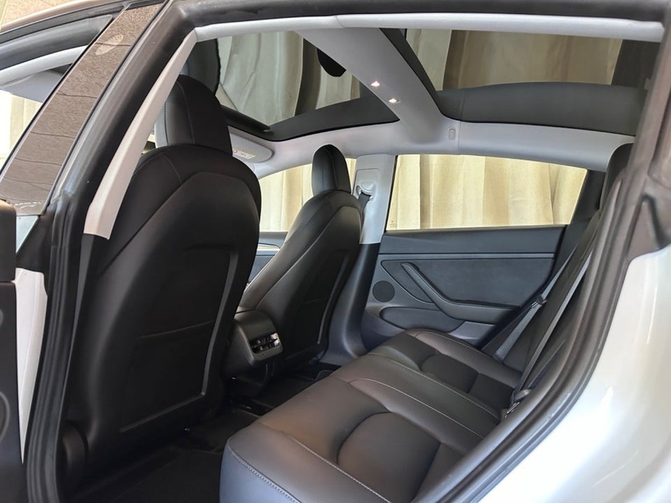 Tesla Model 3 Standard Range+ RWD 4d