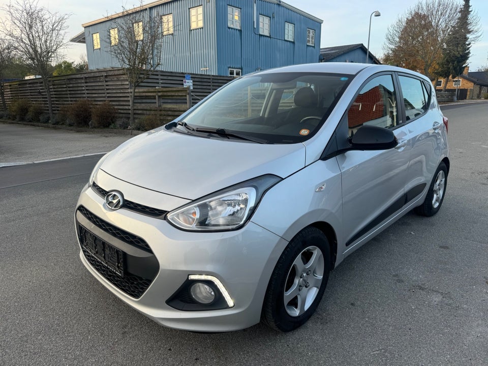 Hyundai i10 1,0 Black Line 5d