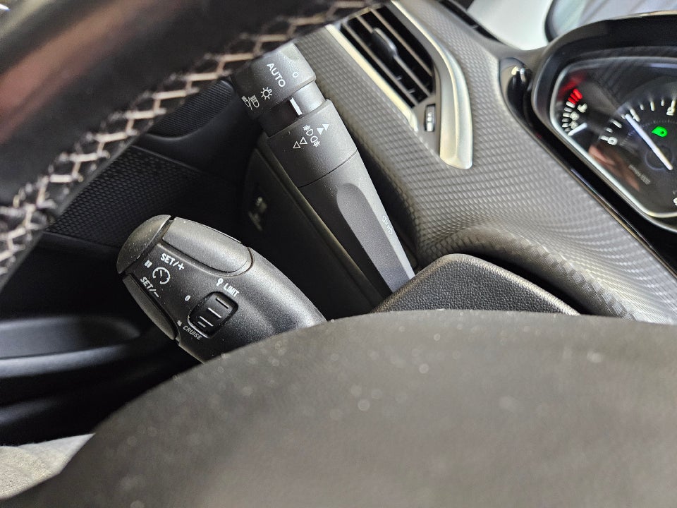 Peugeot 208 1,6 BlueHDi 100 Desire Sky 5d