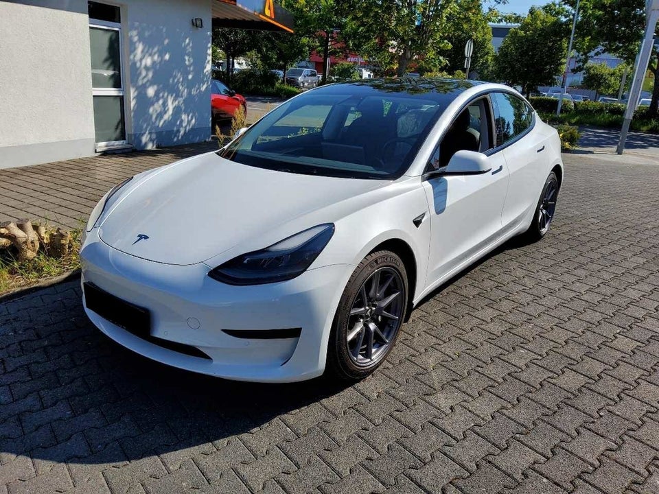 Tesla Model 3 Standard Range+ RWD 4d