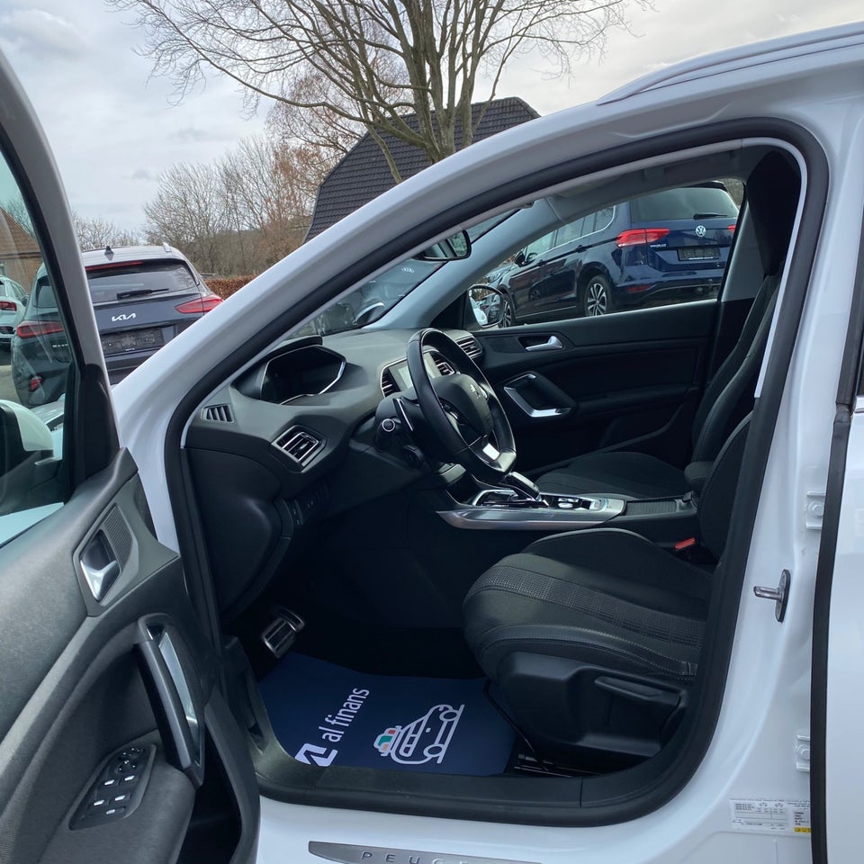 Peugeot 308 1,5 BlueHDi 130 Allure Pack SW EAT8 5d