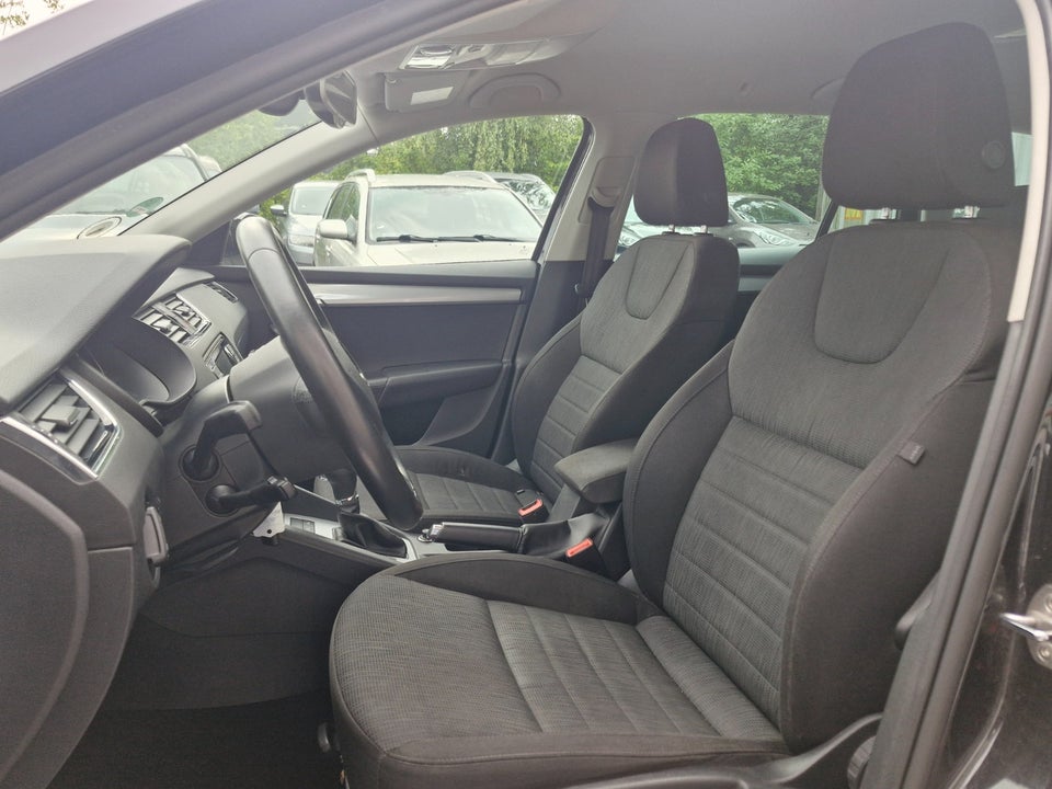 Skoda Octavia 1,6 TDi 110 Style Combi DSG 5d
