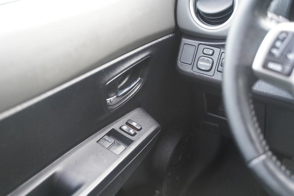 Toyota Yaris 1,3 VVT-i T2 5d