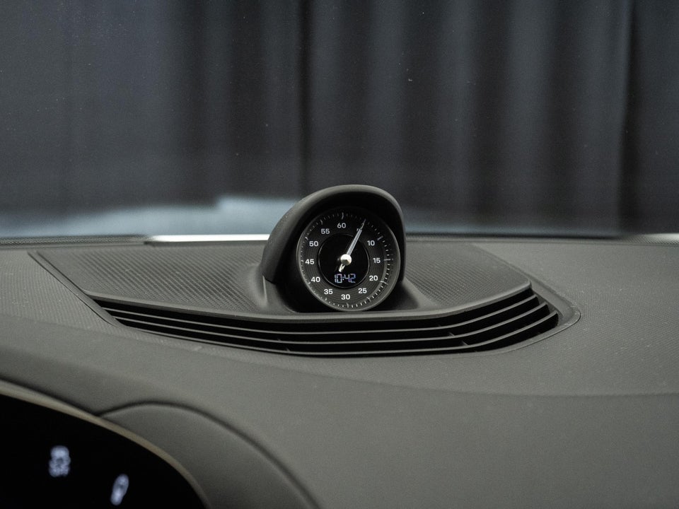 Porsche Taycan Performance+ 4d