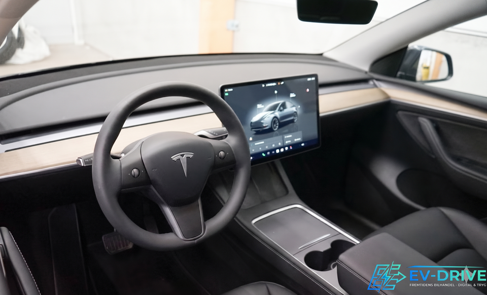 Tesla Model Y RWD 5d