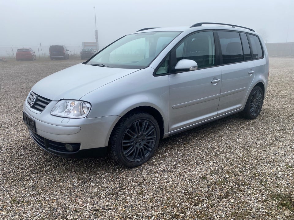 VW Touran 1,6 FSi 5d