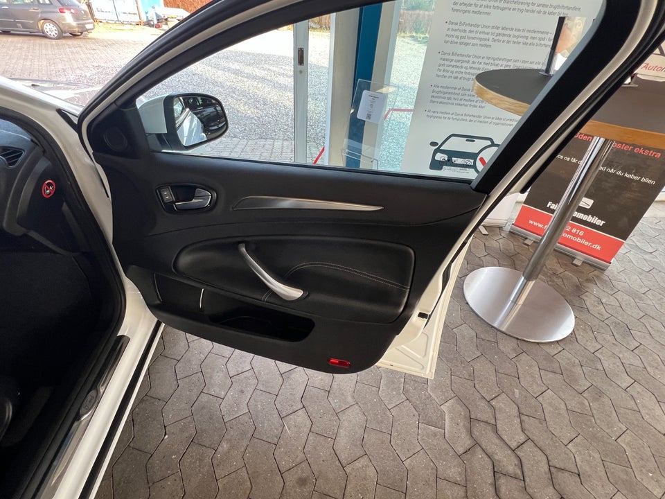 Ford Mondeo 2,5 20V Turbo Titanium stc. 5d