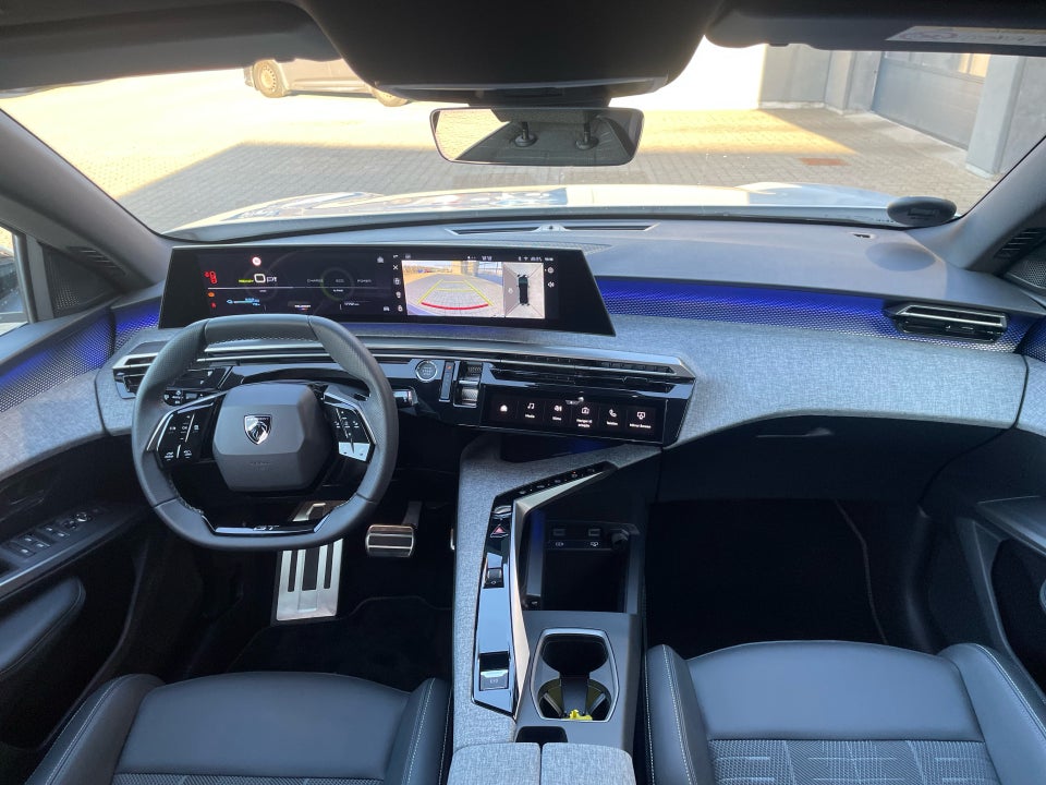 Peugeot e-3008 77 GT Pack 5d