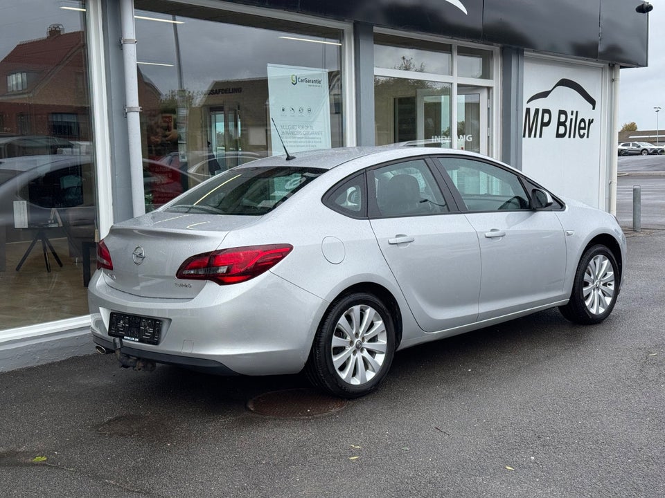 Opel Astra 1,4 T 140 Enjoy 4d