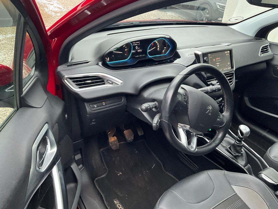 Peugeot 2008 1,2 e-THP 110 Selection Sky 5d