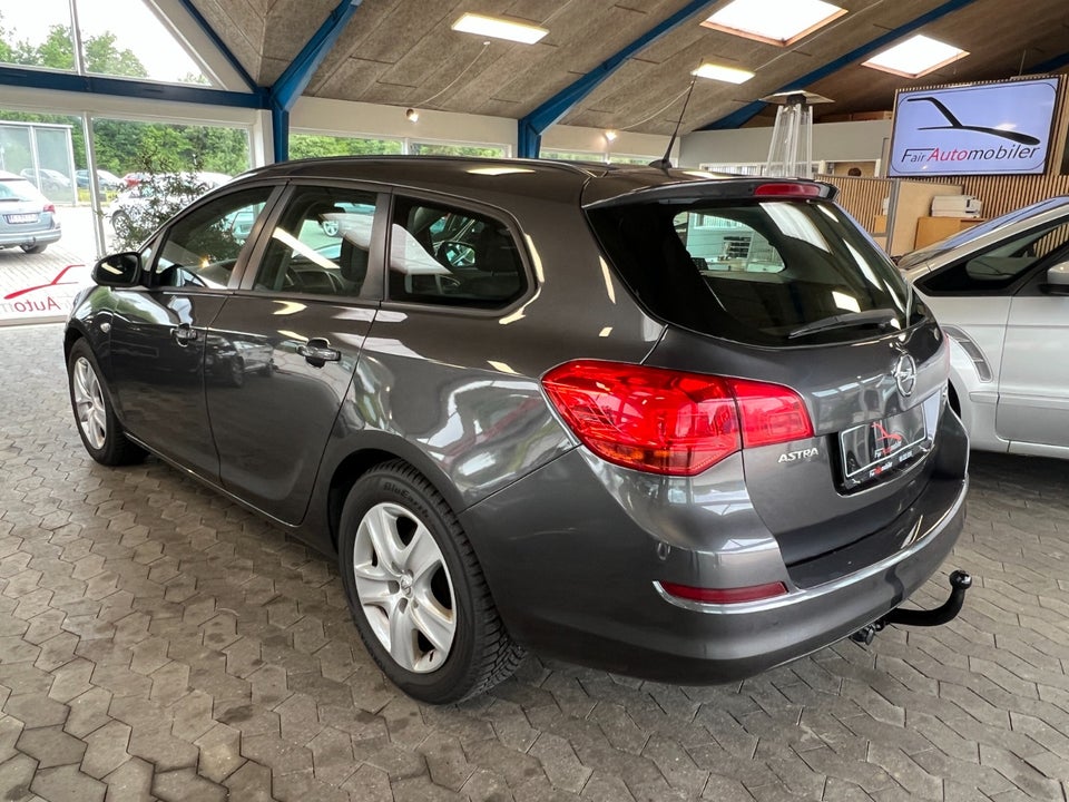 Opel Astra 1,7 CDTi 110 Enjoy Sports Tourer 5d