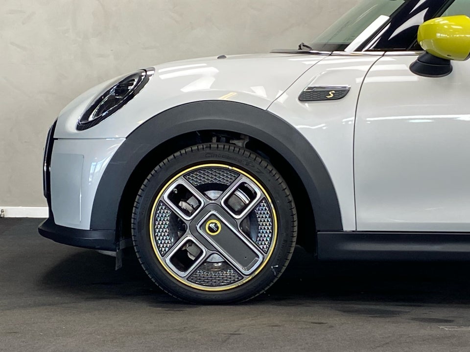 MINI Cooper SE Essential 3d