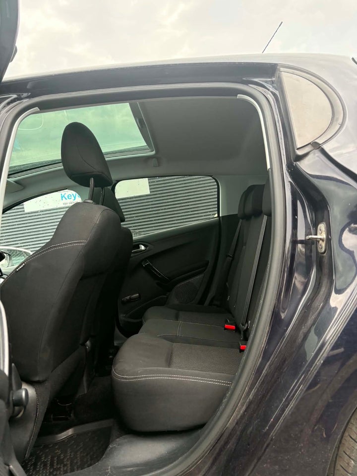 Peugeot 208 1,2 e-THP 110 Allure 5d