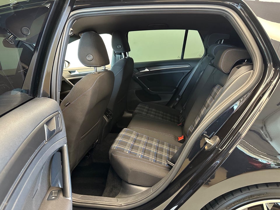 VW Golf VII 1,4 GTE DSG 5d