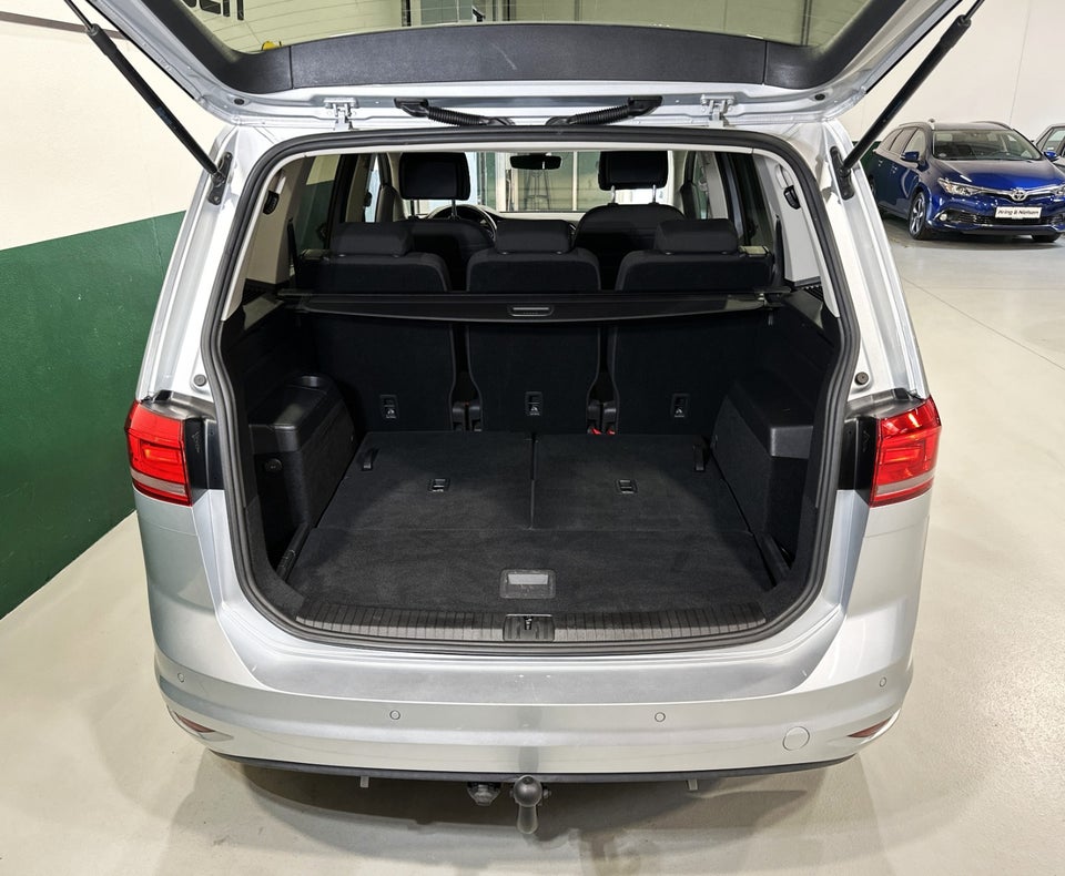 VW Touran 1,6 TDi 115 IQ.Drive DSG 7prs 5d