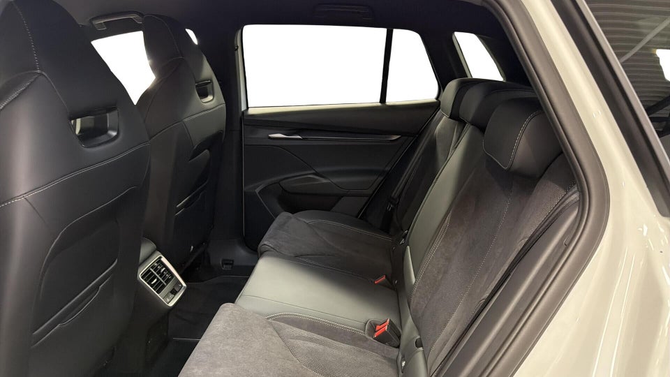 Skoda Elroq 60 iV Sportline Advanced 5d