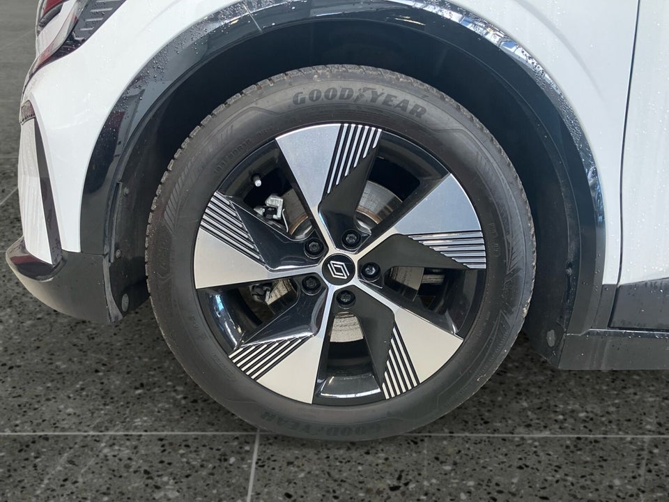 Renault Megane E-Tech 40 Equilibre 5d