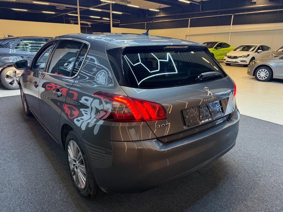 Peugeot 308 1,5 BlueHDi 130 Selection Sky 5d