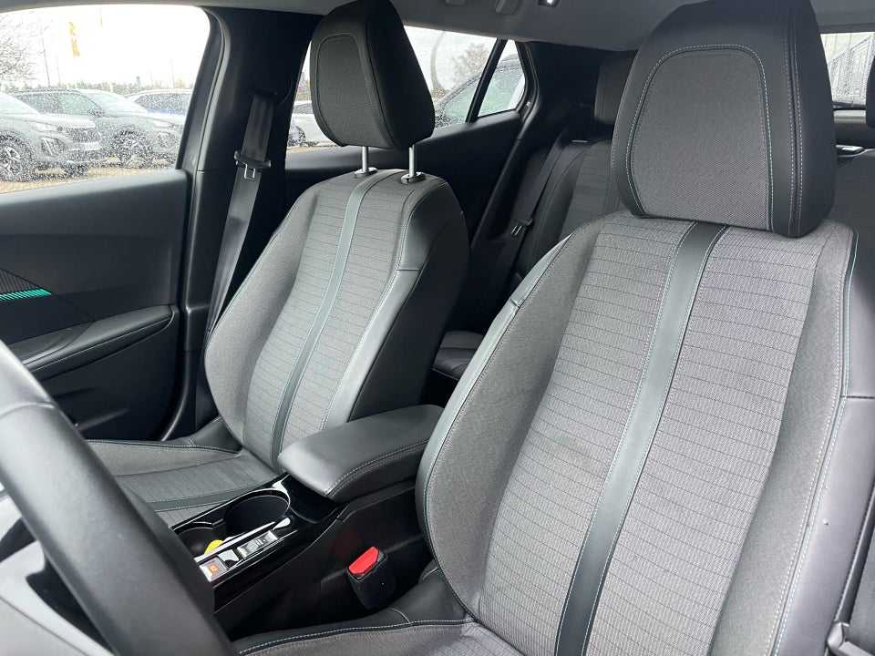 Peugeot 2008 1,2 PureTech 130 Allure Pack 5d