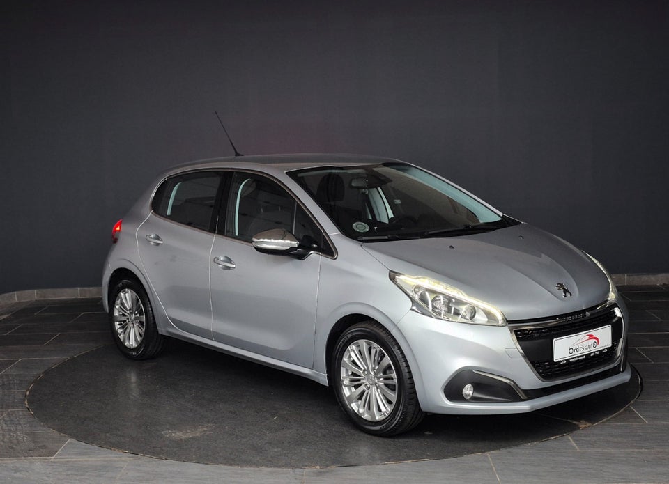 Peugeot 208 1,2 e-THP 110 Allure EAT6 5d